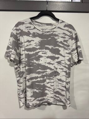AllSaints Men's Gray & White Abstract Crew Neck Tee